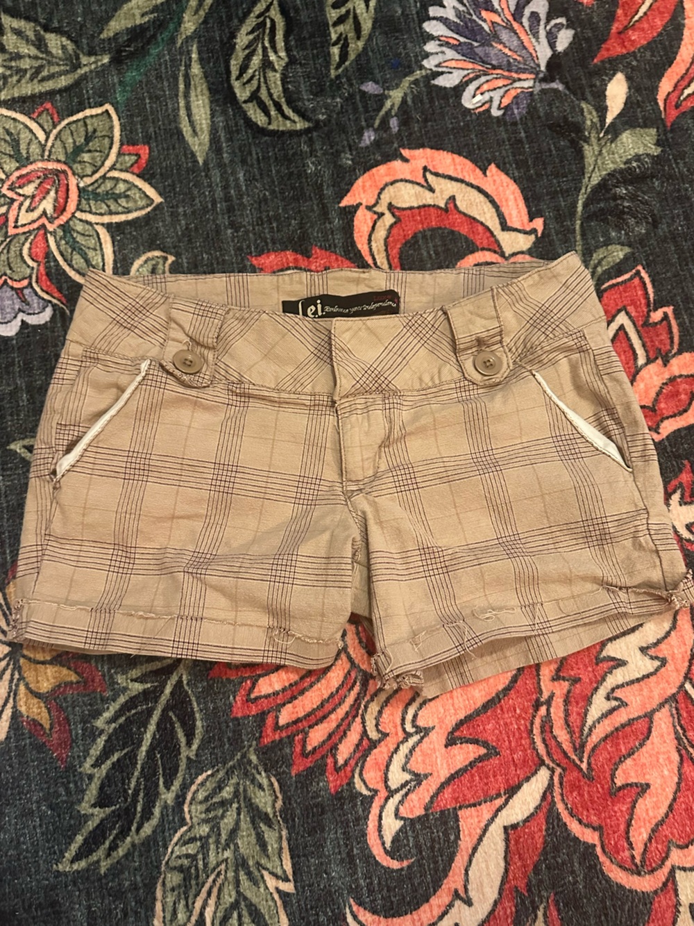 3/$25 💫 Y2K LEI Beige Plaid Mini Shorts Size 7 Preppy Low Rise